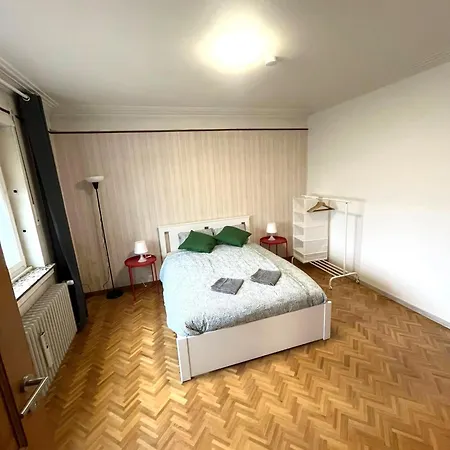 Maison Entiere/ Entire House With Privat 3 Parking *