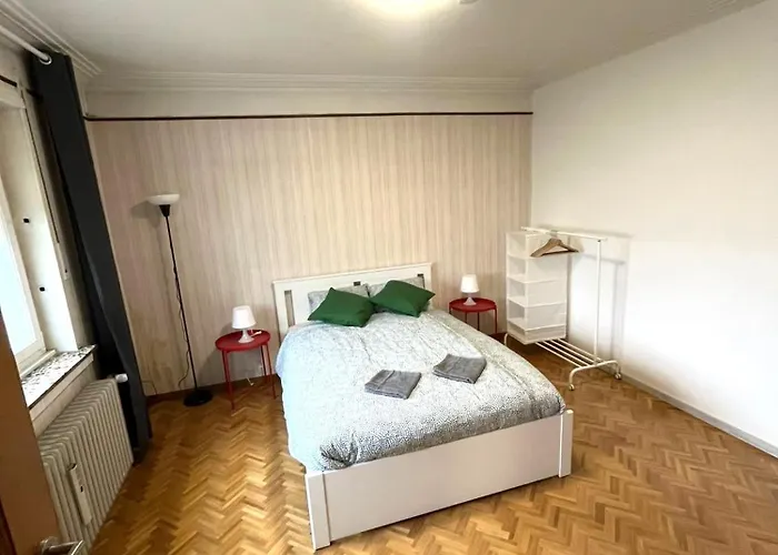 Maison Entiere/ Entire House With Privat 3 Parking *